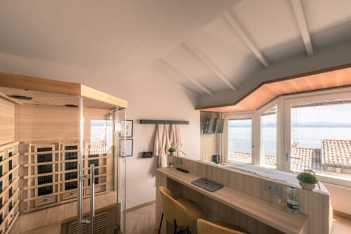 Suite lussuosa con vista lago presso Casa Giulietta con sauna a infrarossi, interno in legno, scrivania affacciata sul lago di Como