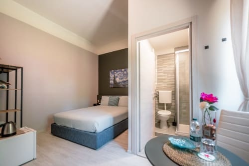 Camera Ocean presso Casa Giulietta Como: Camera moderna con bagno en-suite, TV schermo piatto e vista sulla città