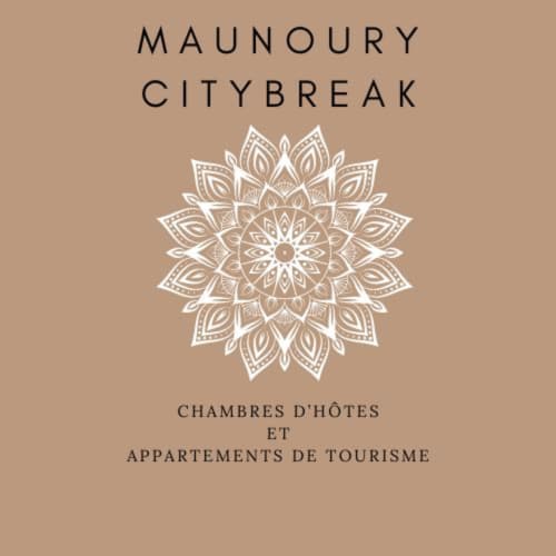 Logo de l'hôtel Maunoury Citybreak Chartres avec un élégant mandala blanc sur fond beige