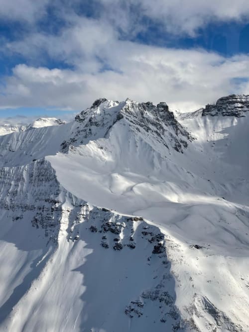Sommets alpins enneigés à L'Alp'In, station de ski de La Plagne Tarentaise