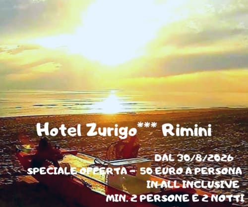 Tramonto sulla spiaggia dell'Hotel Zurigo a Rimini con testo promozionale in sovraimpressione