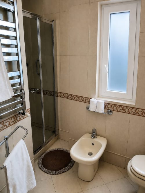 Modern bathroom with shower, bidet, and toilet at Myob apartment in Roma