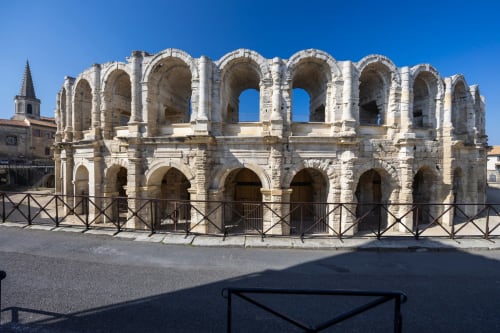 Ruines d'amphithéâtre romain à Avignon, près de la maison d'hôtes Les Jardins de Baracane