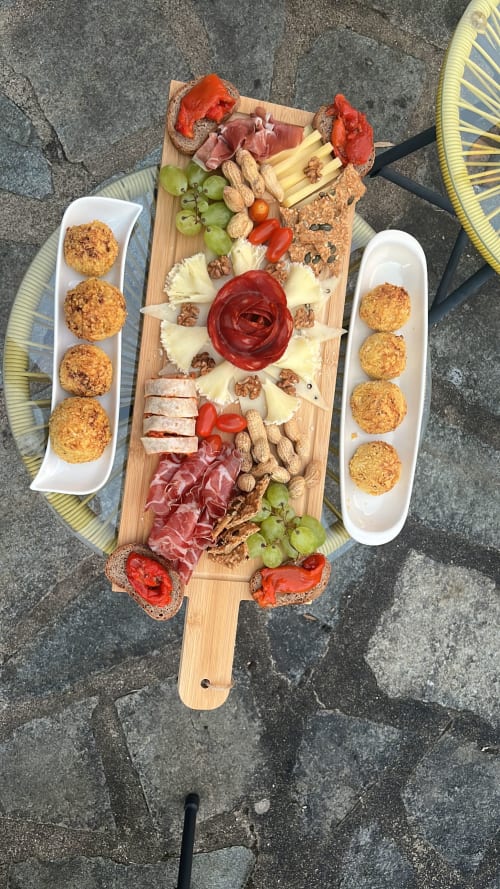 Elegant charcuterie board featuring cured meats, cheese, fresh fruits, nuts and bruschetta at La Parenthèse de Villepey,
