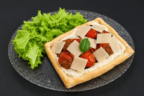 Gourmet open-faced sandwich with tomato, cheese, and fresh lettuce at La Parenthèse de Villepey, Saint Aygulf