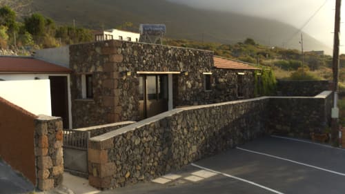 Casa La Tabona: cottage de piedra con terraza y vistas a la montaña en Apartamentos La Palmera, La Frontera