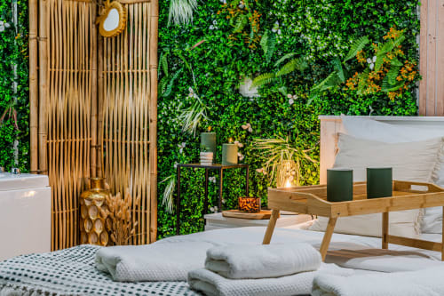 Wellkhome apartment LA BOÉTIE in Bordeaux featuring green living wall, wooden décor, and spa-like amenities