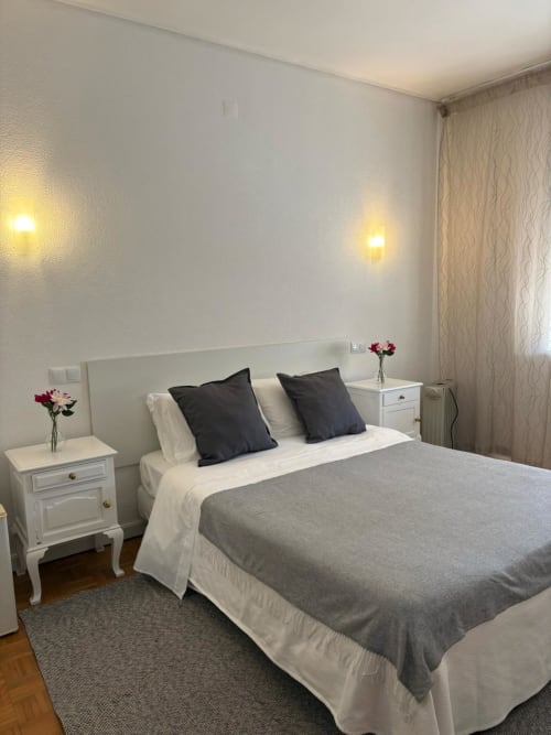 Elegant Superior Double Room at Porta 80 House in Braga with white bedding, black pillows, and ambient lighting