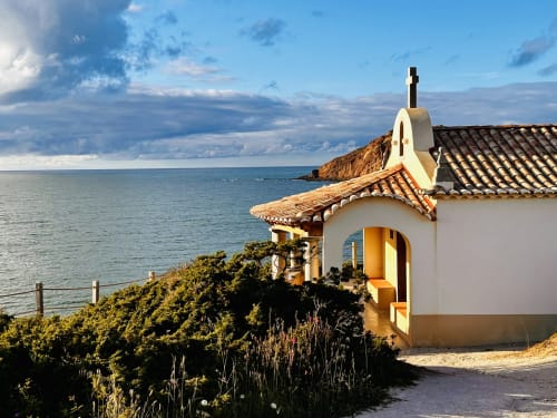Whitewashed cottage with terracotta roof overlooking the sea at Quinta Boa Vida, Alcobaça Portugal