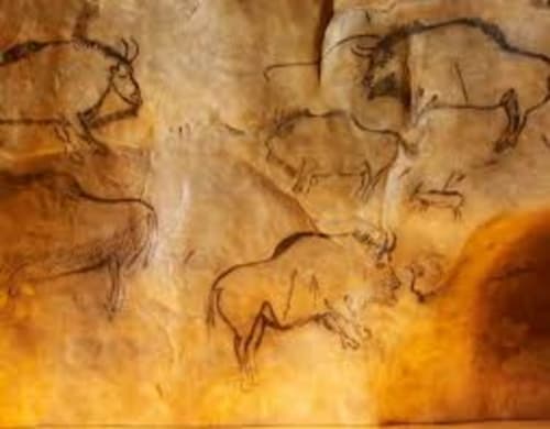 Peintures rupestres anciennes d'animaux au gîte Belloréade à Belloc, France