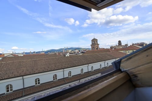 Veduta del panorama di Torino da Casa Armenia B&B con tetti storici, campanile e Alpi sullo sfondo