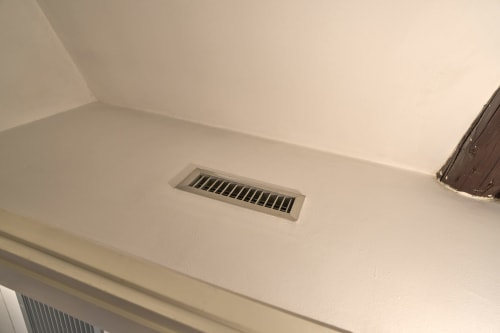 Bocchetta di ventilazione dell'aria al soffitto della camera della casa vacanze A Casa Armenia B&B a Torino