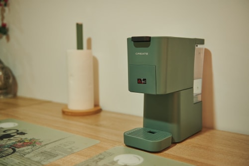 Green CREATE coffee maker on wooden desk in Mendez Nuñez apartment at Mediterranea Sunny Keys, Castelló