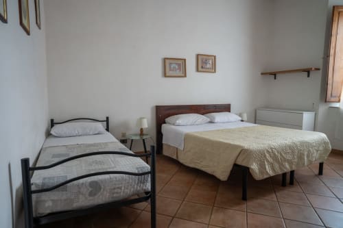 Camera tripla presso Casa di Alfredo B&B a Siena con due letti e vista sulla campagna