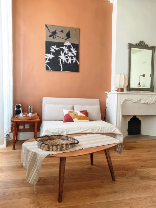 Olympe bedroom at Le Rêve d'Alice B&B in Saint-Puy with peach walls, cream bed, wooden bench, and modern art