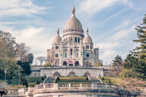 Sacré-Cœur Basilica in Montmartre, Paris - iconic white dome architectural landmark surrounded by gardens