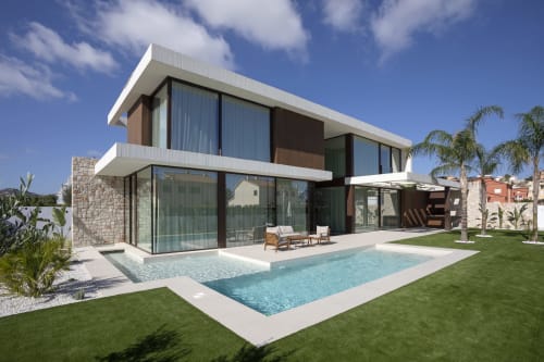 Villa moderna con piscina en Riurau Home, Calp, con arquitectura contemporánea, piscina privada y jardines cuidados