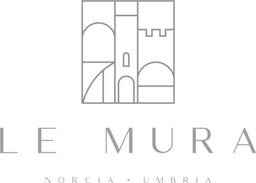 Logo Le Mura con design minimalista di castello e edifici per hotel a Norcia, Umbria Italia
