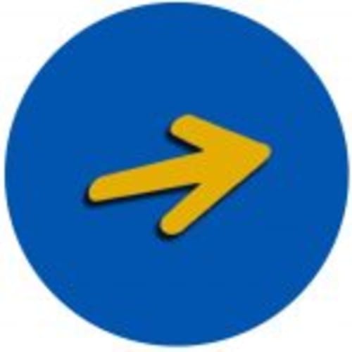Seta amarela apontando à direita em círculo azul - ícone de navegação do hostel Sleep & Go, Esposende
