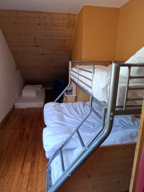 Family bedroom with bunk beds and wooden ceiling at La Maison de Dun B&B in Saint Racho