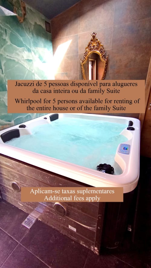 Luxurious whirlpool tub with heated water in Aladin Comfort Country House at Alojamentos Alqueva Monsaraz, Campinho Portugal