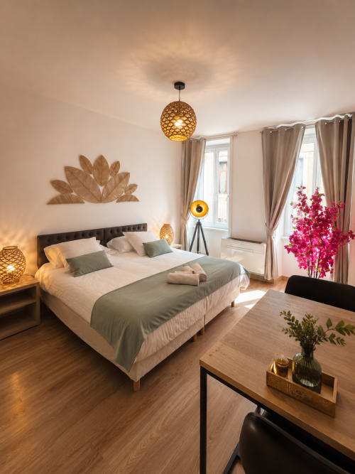 Modern Studio Deluxe with city views at Le Clos Androne, Sisteron. Elegant bedroom with natural light and contemporary décor.
