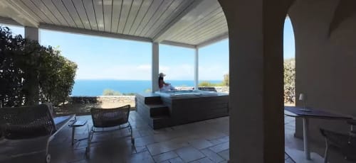 Private terrace with hot jacuzzi overlooking the sea in Anacapri, Villa D Alessandro apartment Luigi