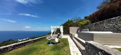 Villa D'Alessandro private garden with jacuzzi, sea view, and white pergola in Anacapri, Italy