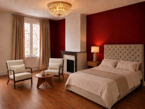 Chambre Merlot au Château Alto Cormeil à Saint-Émilion : une chambre d'exception avec mur d'accent bordeaux et décor élégant