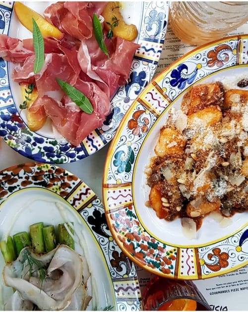 Plateau de charcuterie raffinée avec prosciutto tranché, huîtres et dessert pâtissier à Domaine Alga, Bourg-Charente