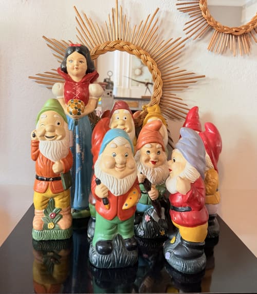 Colorful garden gnome figurines displayed at Hôtel La Suite, Villeneuve-lès-Avignon