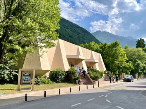 Hôtel Les Triolets modern architecture with mountain views in Châtel, France