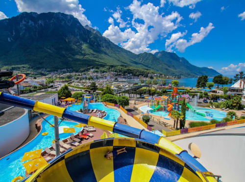 Water park with colorful slides at Hôtel Les Triolets, Châtel, with lake and mountain views
