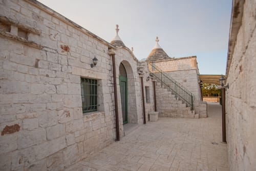Cottage Trulli Life a Ostuni con la tradizionale architettura in pietra e i caratteristici ingressi ad arco