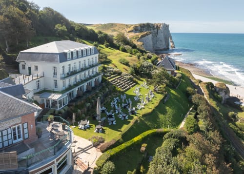Clos Céleste luxury B&B in Étretat with cliffside gardens, white manor house, and dramatic chalk cliffs overlooking the sea