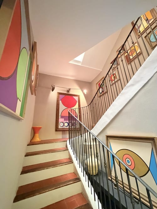 Colorful modern staircase at Hôtel La Suite in Villeneuve-lès-Avignon with contemporary geometric artwork.