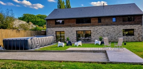 La Clairière aux Chênes, gîte à Treillières avec maison en pierre moderne, piscine et coin jardin