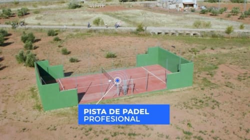 Cancha profesional de pádel en la villa rural Finca El Arroyo, Alcaraz, España