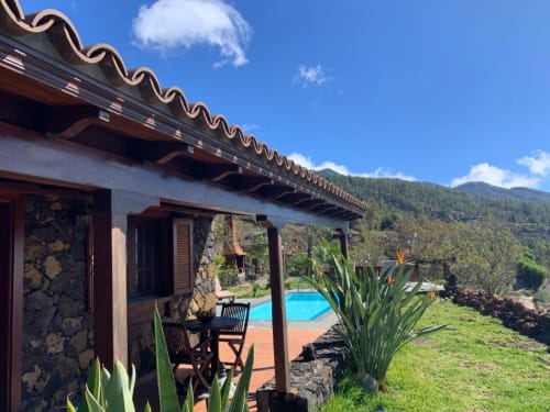 Villa El Topo con piscina privada, terraza y vistas a las montañas en El Pinillo, La Palma