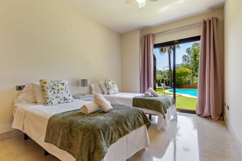 Spacious twin bedroom with pool view at Ayma Villa Cielo y Mar in Benalmádena, featuring terrace access and modern amenities