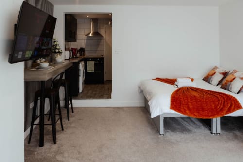 Modern studio apartment at The Snug by JS Apartments in Blackburn with bed, kitchenette and workspace