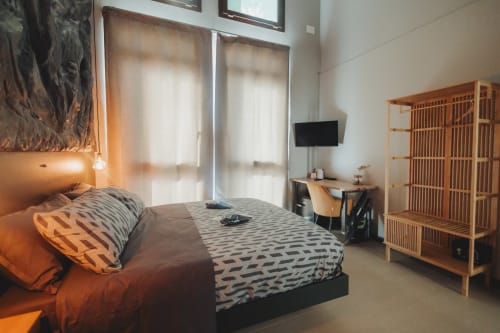 Esclusiva Deluxe Camera Doppia Oltre a Palermo con vista città, arredamenti moderni, scaffali in legno e vetrate