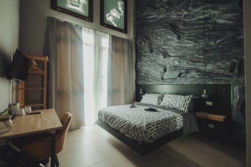 Camera Deluxe Doppia Oltre Exclusive 102 a Palermo con biancheria a motivi, arredi moderni, vista su corte interna e