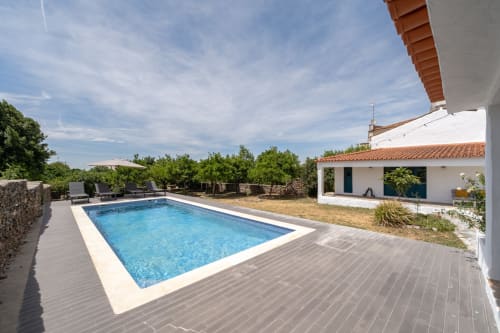 Luxuosa moradia com piscina em Alandroal, Portugal, terraço, casa branca e jardins paisagísticos