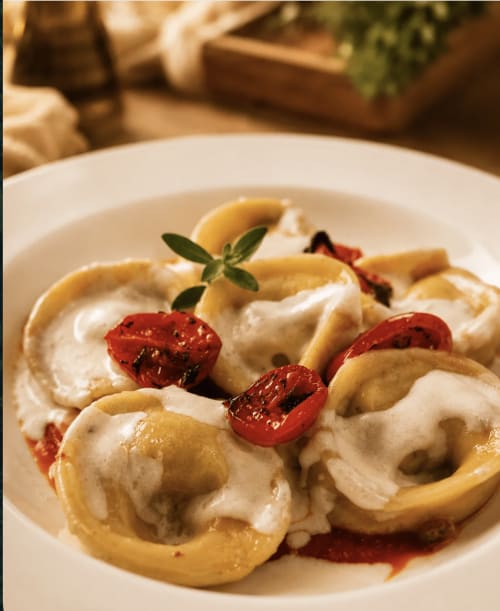 Pasta cremosa con peperoni rossi arrostiti e basilico da Casa Pineta, Marina di Campo