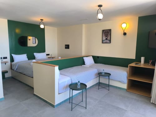 Modern apartment bedroom at SAMYAflat Tanger with twin beds, green accents, and contemporary lighting