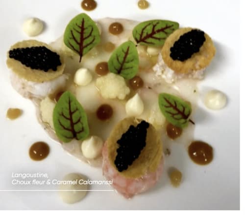 Langoustine élégante dressée avec caviar, pâte à choux et caramel à Villa Avril & Spa Sélestat