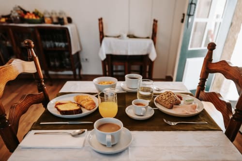 Breakfast table at Casa de Campo da Quinta da Pegada in Óbidos with coffee, pastries, and fresh juice