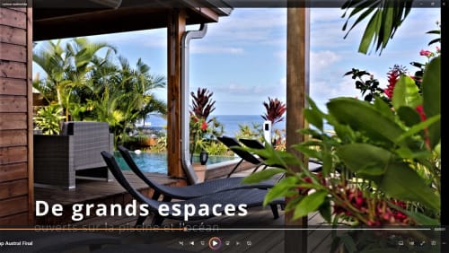 Terrasse de la Villa Lux Cap Austral avec piscine chauffée, bains de soleil, plantes tropicales surplombant l'océan de Saint-Pierre, Île de la Réunion