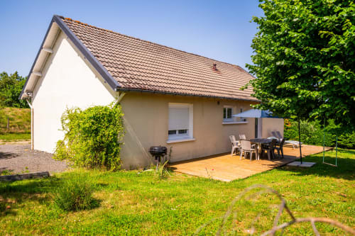 Cottage La Maison Du Saule avec terrasse à Faverolles sur Cher, toiture en briques et jardin